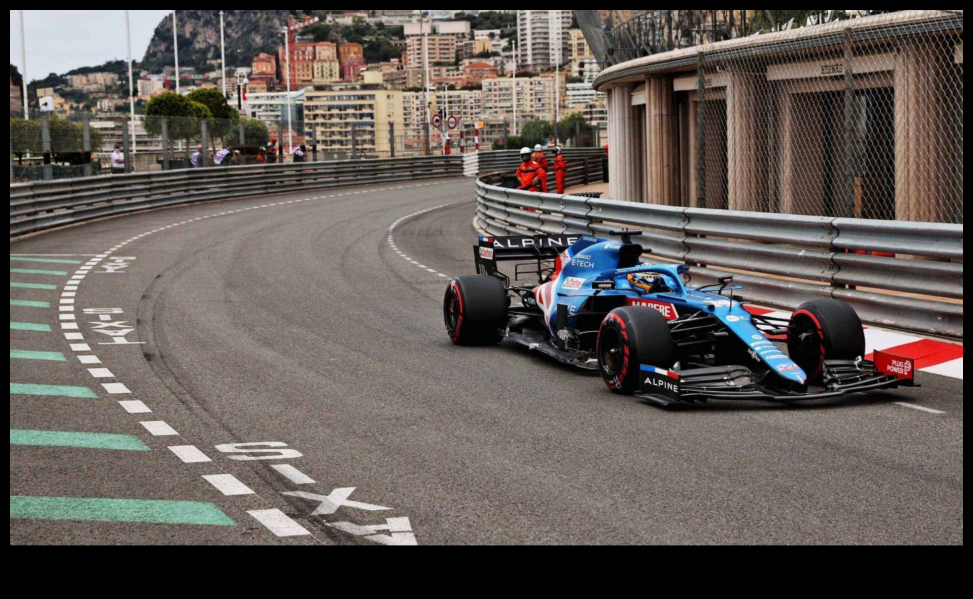 Race Track Chronics Highs and Lows of Motorsports 4 Cronici pe circuitul de curse: Povești despre triumf și provocări în sporturile cu motor