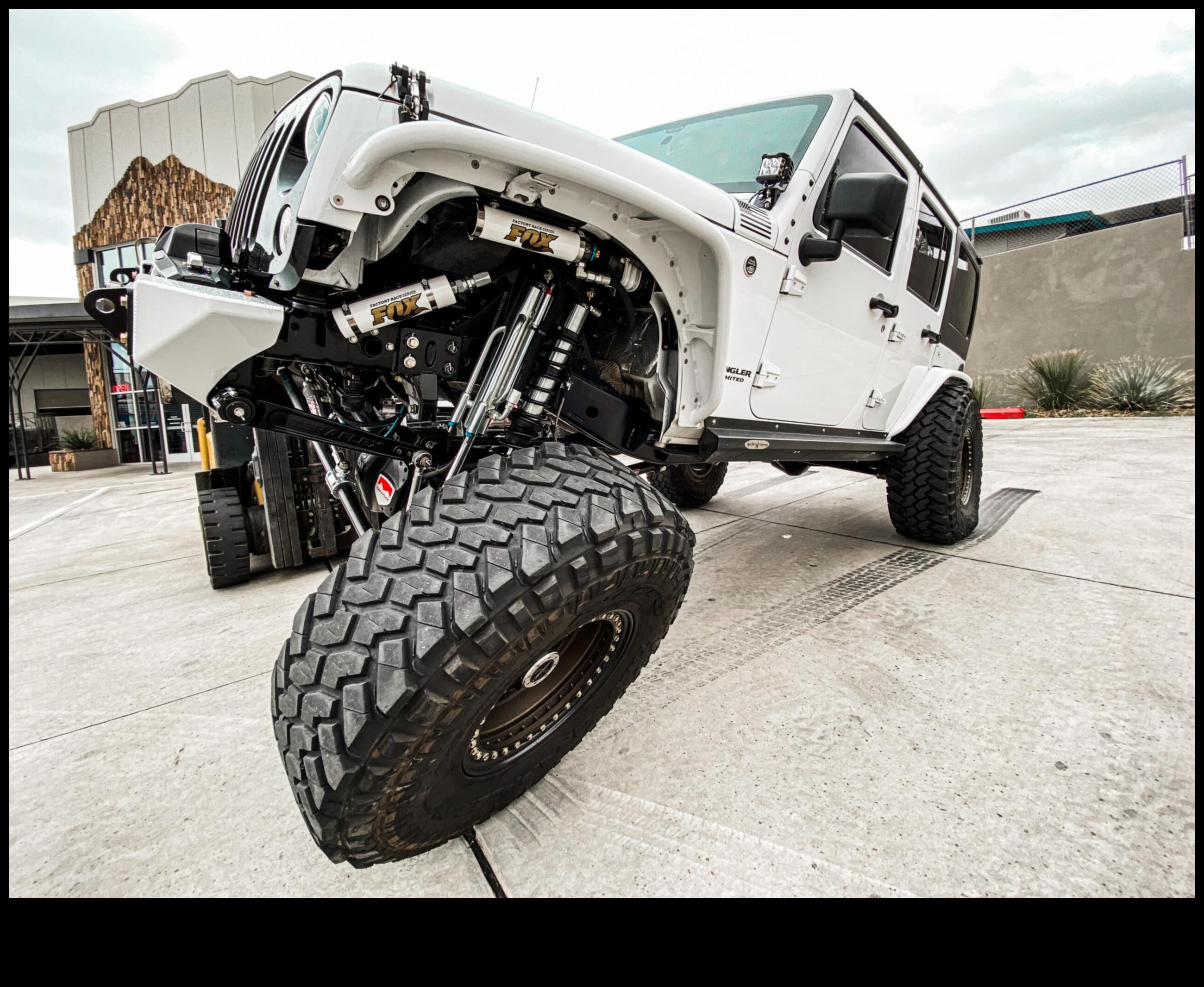 Dezlănțuiți bestia: mașini off-road pentru senzații tari extreme