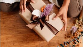 Bucuria de a dărui: cadouri pline de căldură pentru cei dragi