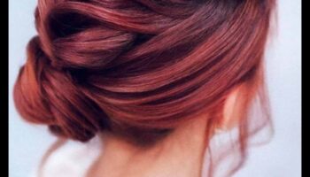 De la valuri la Updos: coafuri versatile roșii și auburn pentru fiecare ocazie