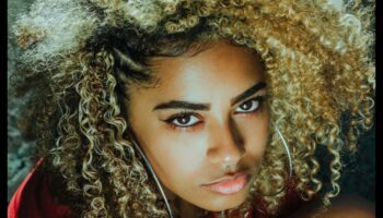 Împuternicirea frumuseții blonde: îmbrățișarea diversității în coafuri